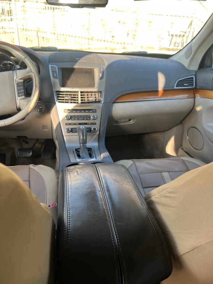 Lincoln MKT FWD 2010