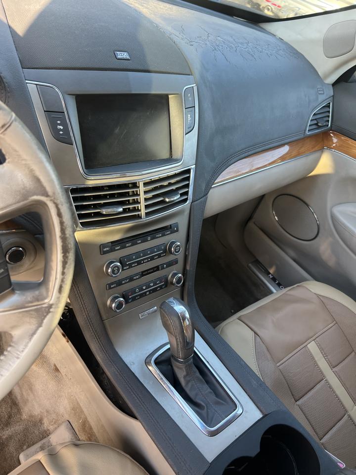 Lincoln MKT FWD 2010