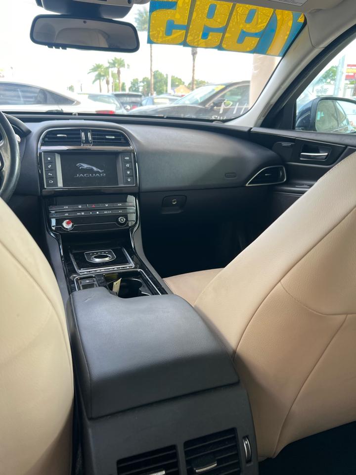 Jaguar XE 25t Premium 2018