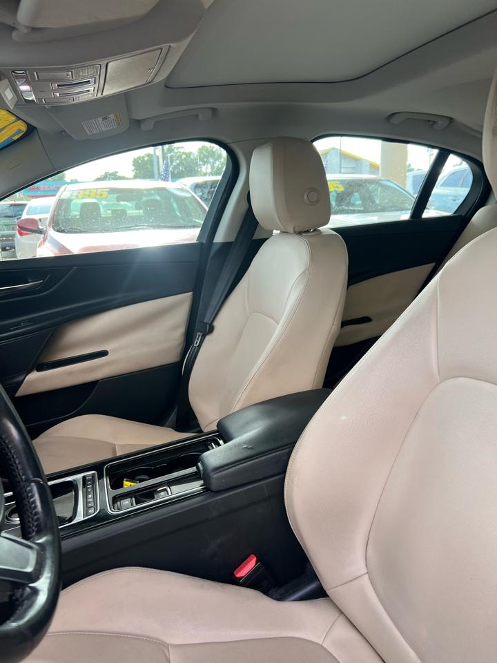 Jaguar XE 25t Premium 2018
