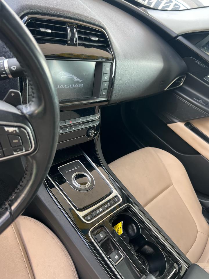 Jaguar XE 25t Premium 2018