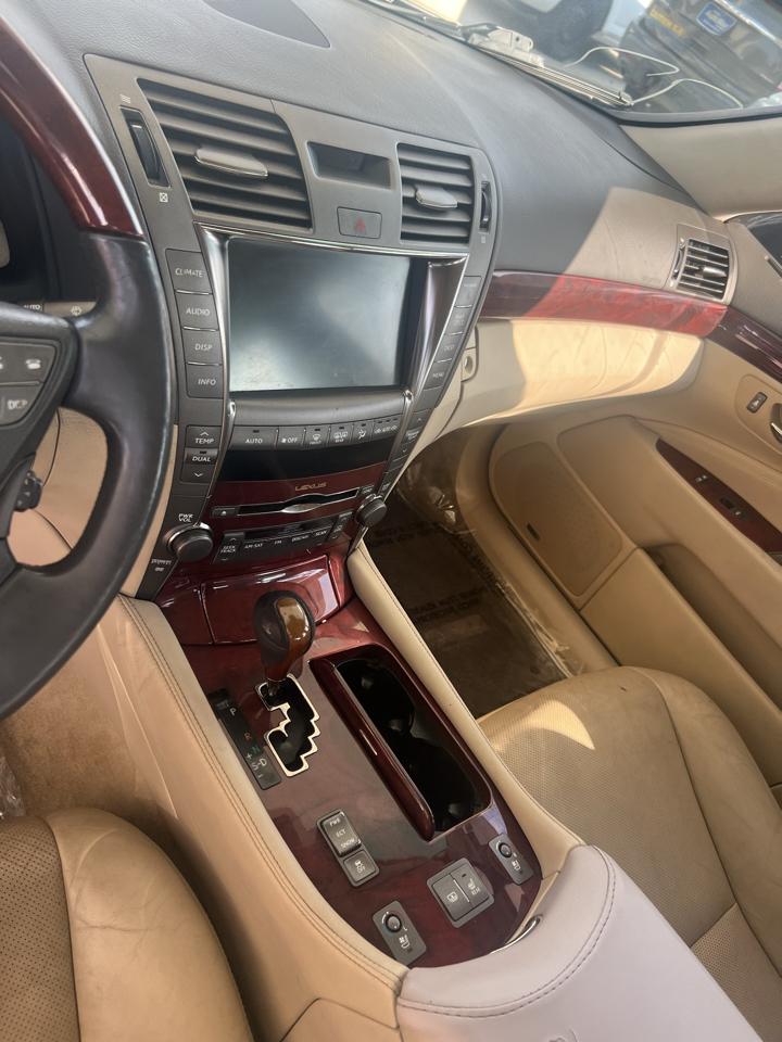 Lexus LS 460 Luxury Sedan 2008