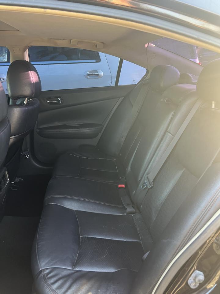 Nissan Maxima SV 2011
