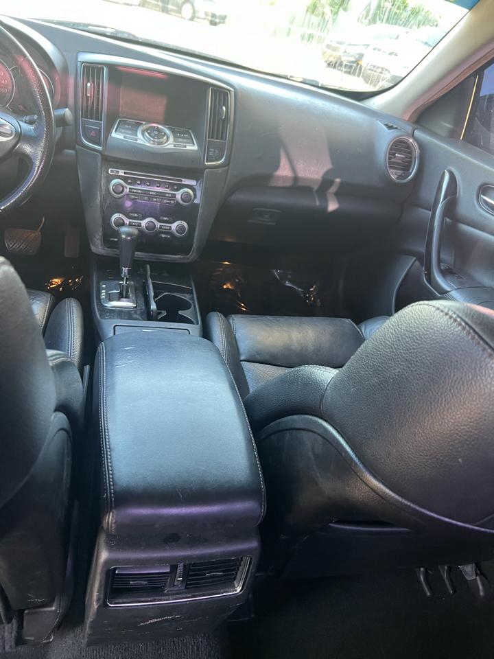 Nissan Maxima SV 2011