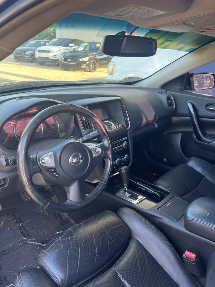 Nissan Maxima SV 2011