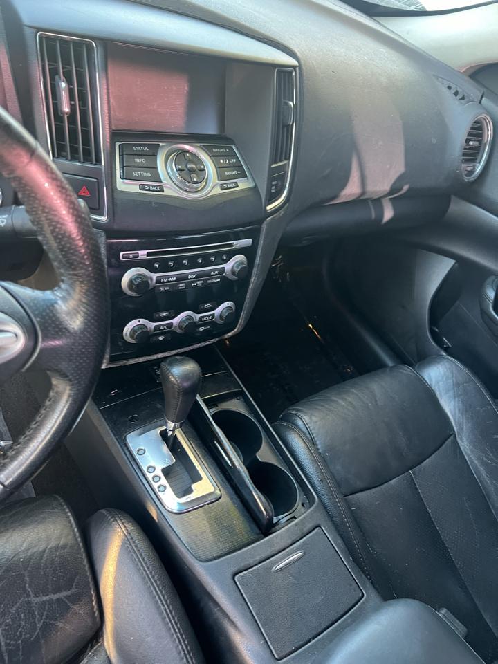Nissan Maxima SV 2011