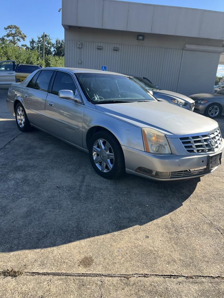 Cadillac DTS Sedan 2006