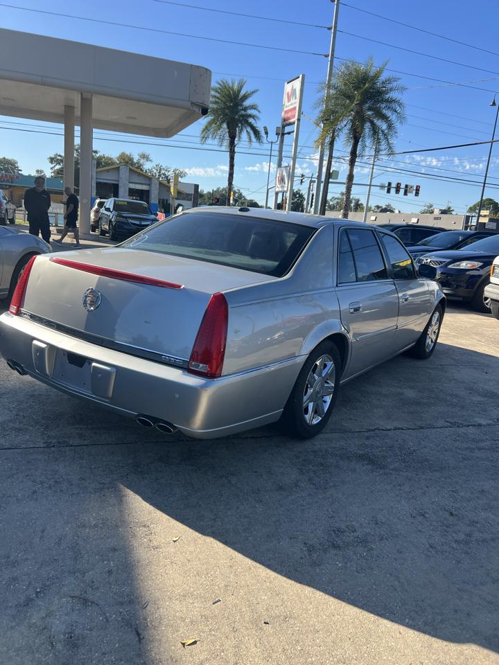 Cadillac DTS Sedan 2006