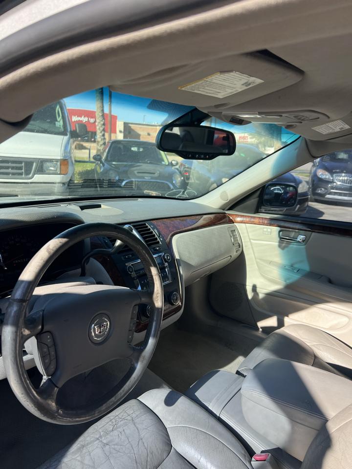 Cadillac DTS Sedan 2006
