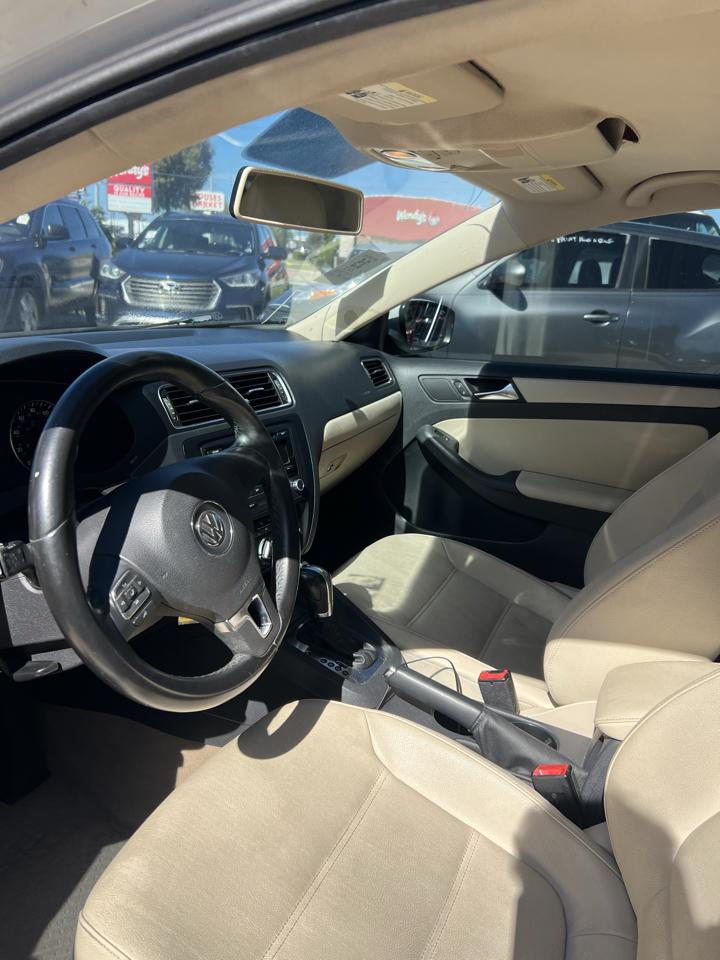 Volkswagen Jetta SE 2012
