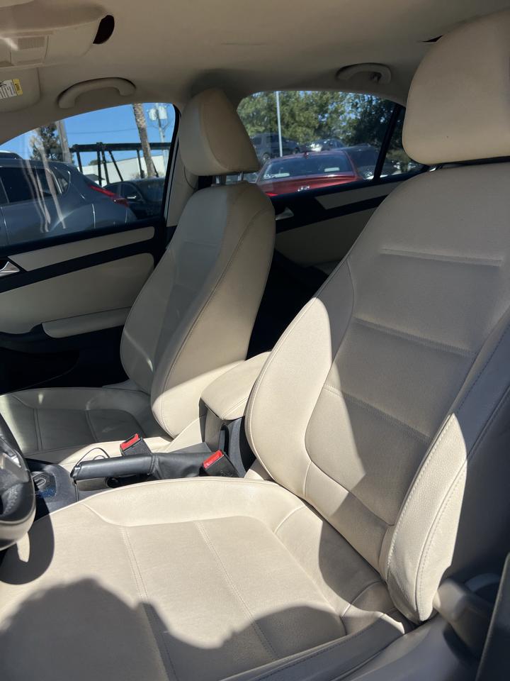 Volkswagen Jetta SE 2012