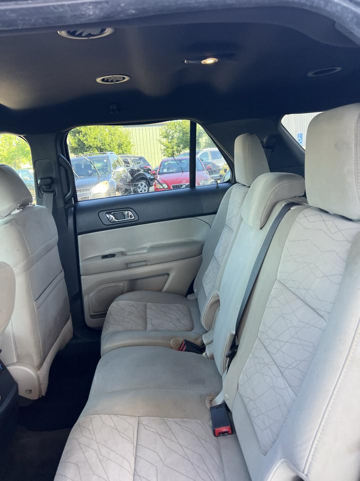 Ford Explorer Base FWD 2012