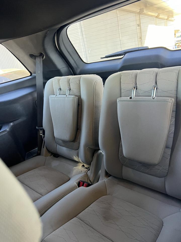 Ford Explorer Base FWD 2012