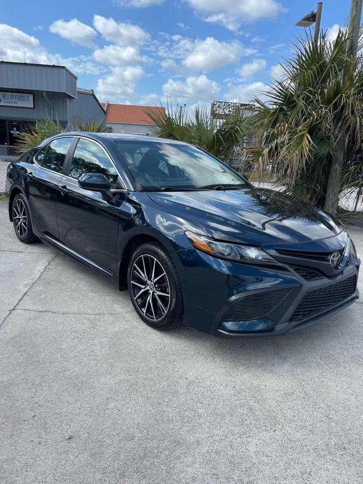 Toyota Camry SE 2021