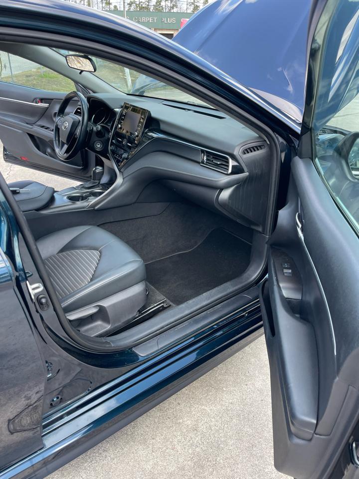 Toyota Camry SE 2021