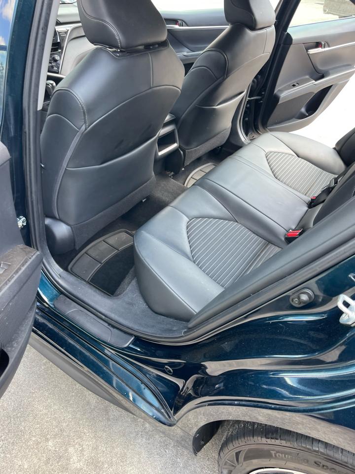 Toyota Camry SE 2021