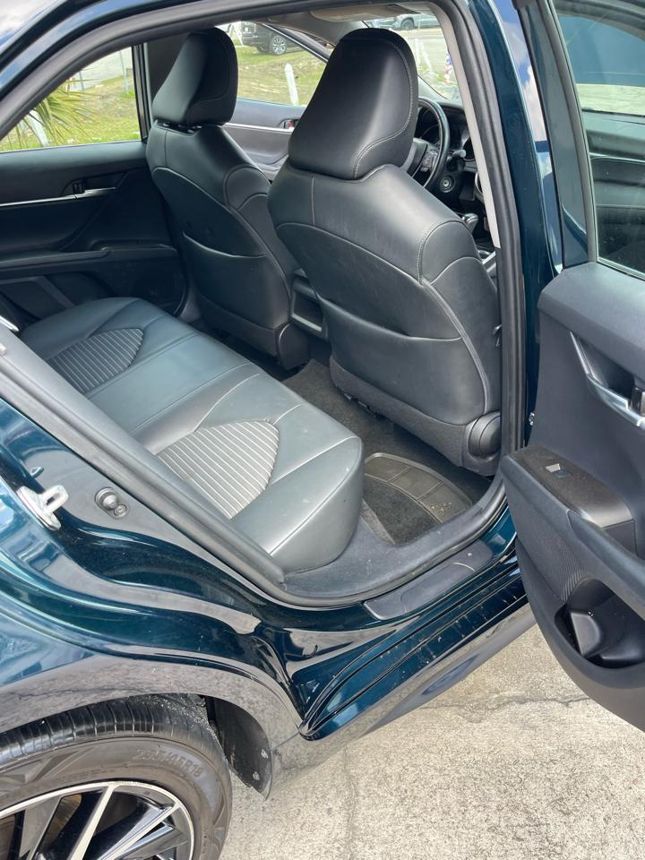 Toyota Camry SE 2021