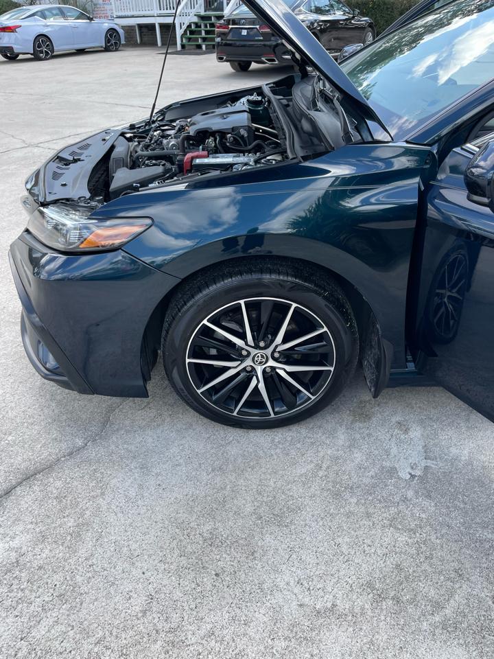 Toyota Camry SE 2021