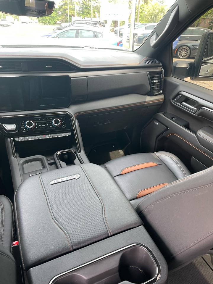 GMC Sierra 2500HD AT4 Crew Cab 4WD 2024