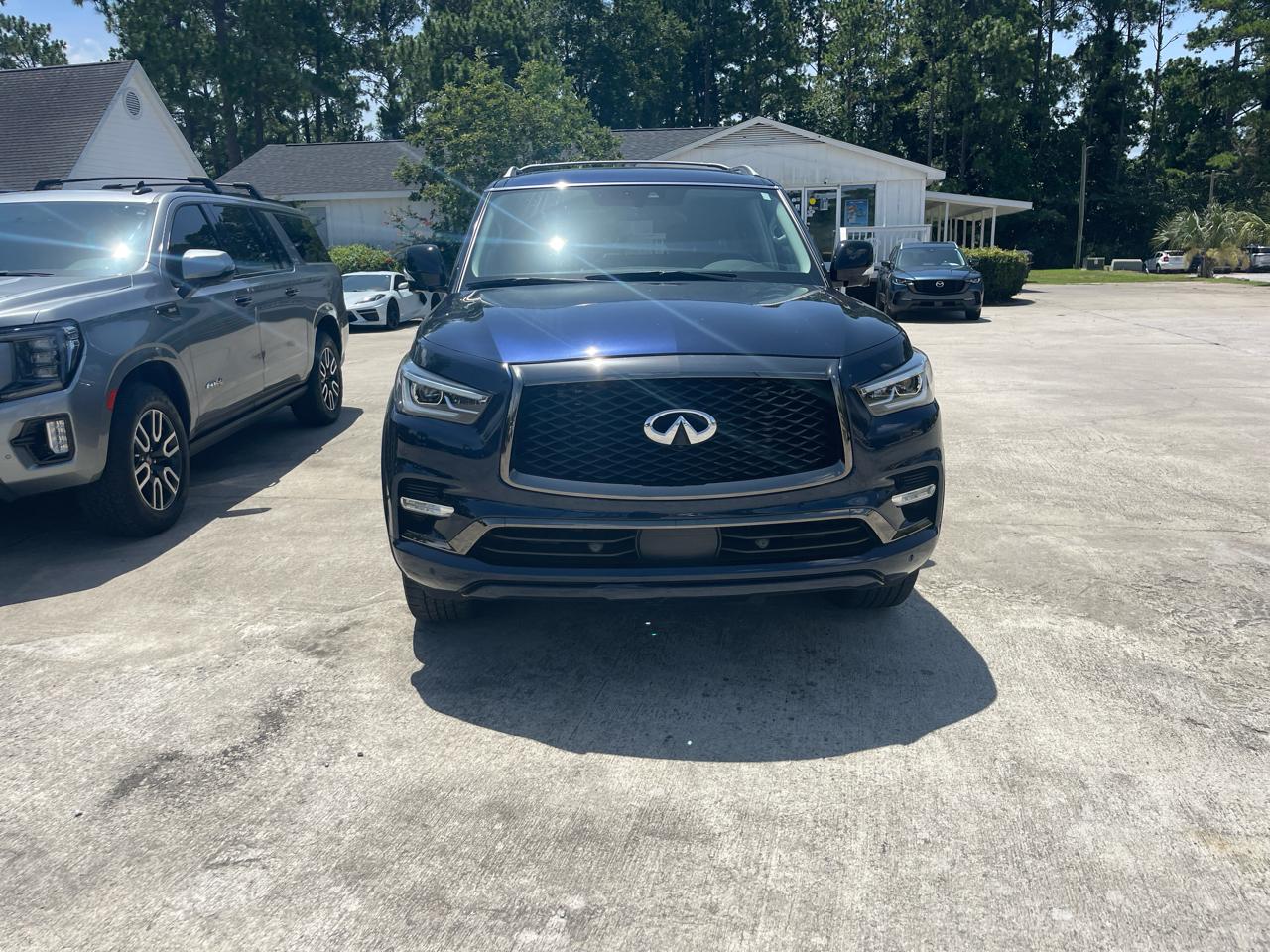 Infiniti QX80 LUXE 2022