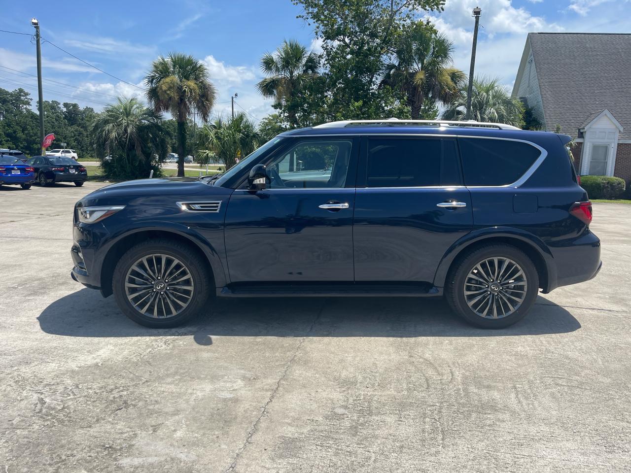 Infiniti QX80 LUXE 2022