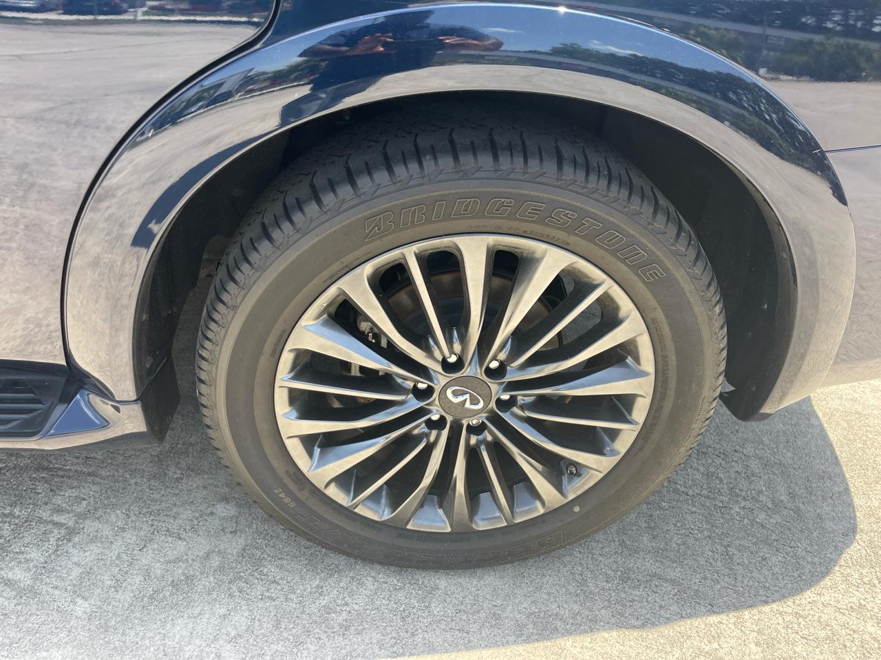 Infiniti QX80 LUXE 2022