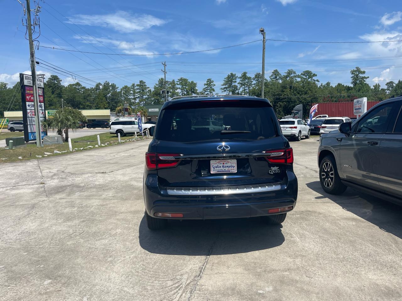 Infiniti QX80 LUXE 2022