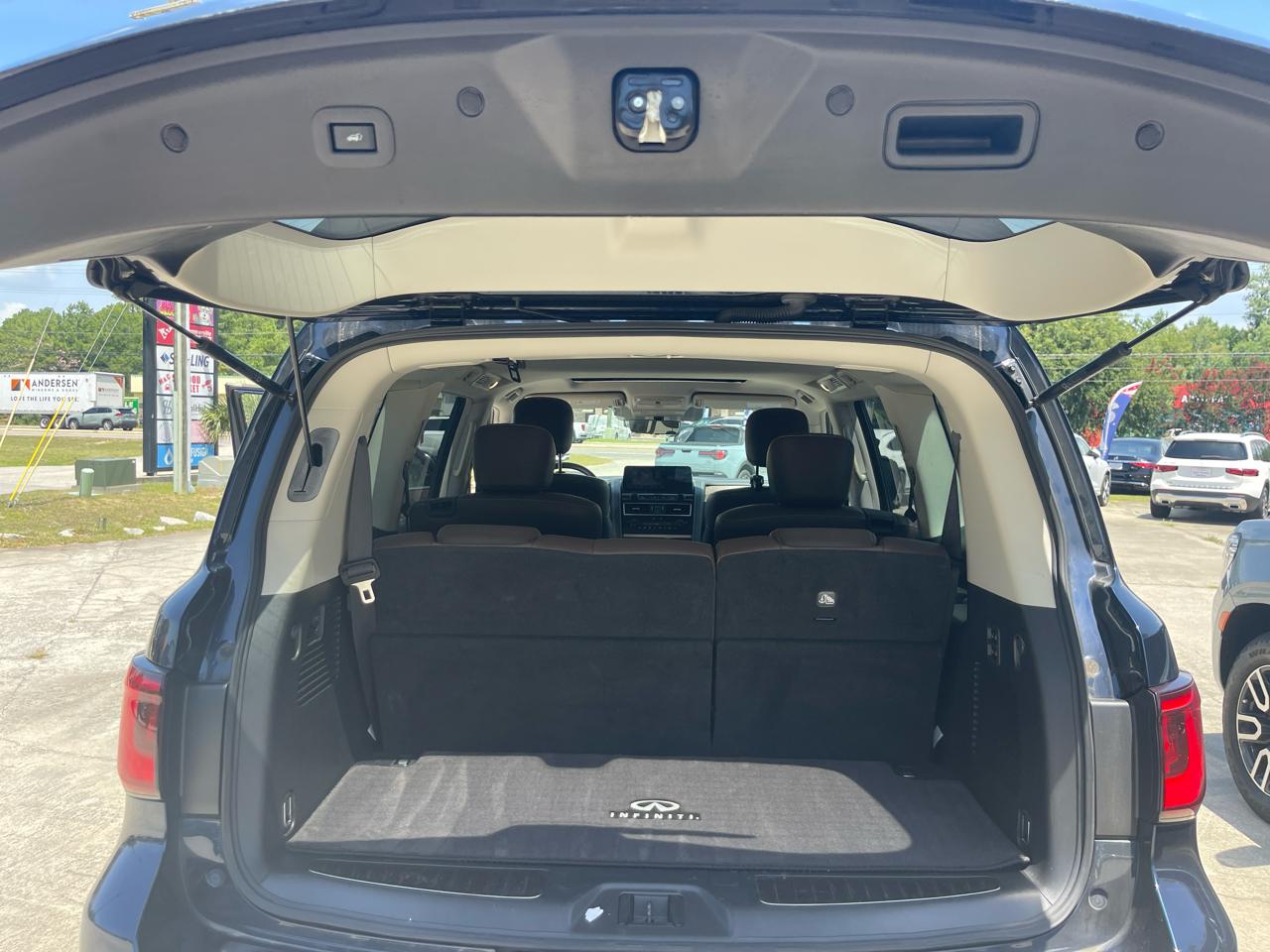 Infiniti QX80 LUXE 2022