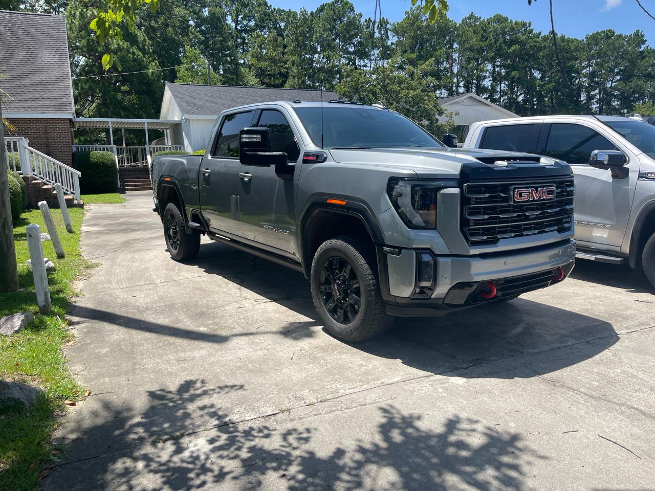 GMC Sierra 2500HD AT4 Crew Cab 4WD 2024