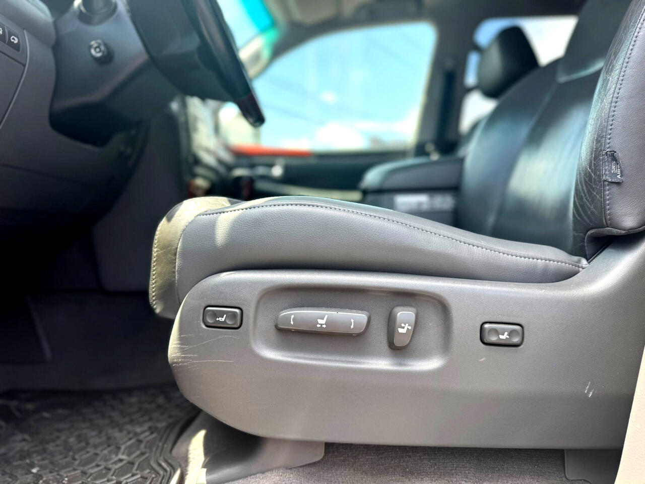 Lexus LX 570 Sport Utility 2010 Lexus LX 570 Sport Utility 2010