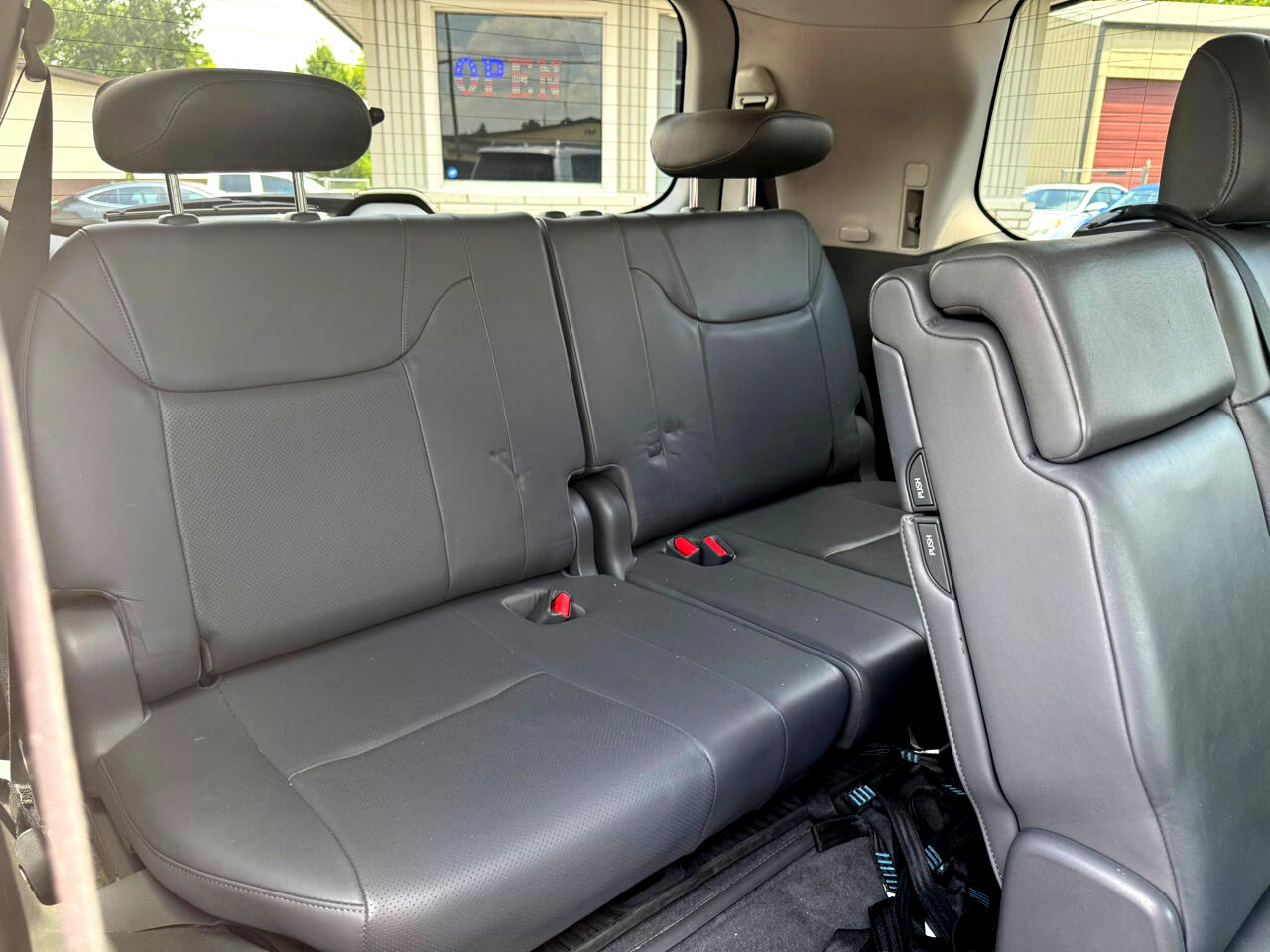 Lexus LX 570 Sport Utility 2010 Lexus LX 570 Sport Utility 2010