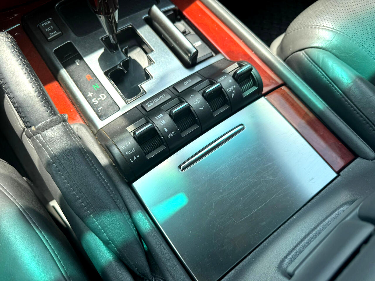 Lexus LX 570 Sport Utility 2010 Lexus LX 570 Sport Utility 2010