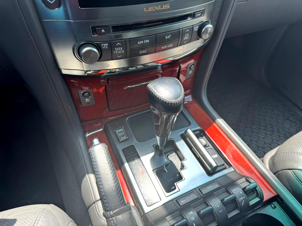 Lexus LX 570 Sport Utility 2010 Lexus LX 570 Sport Utility 2010