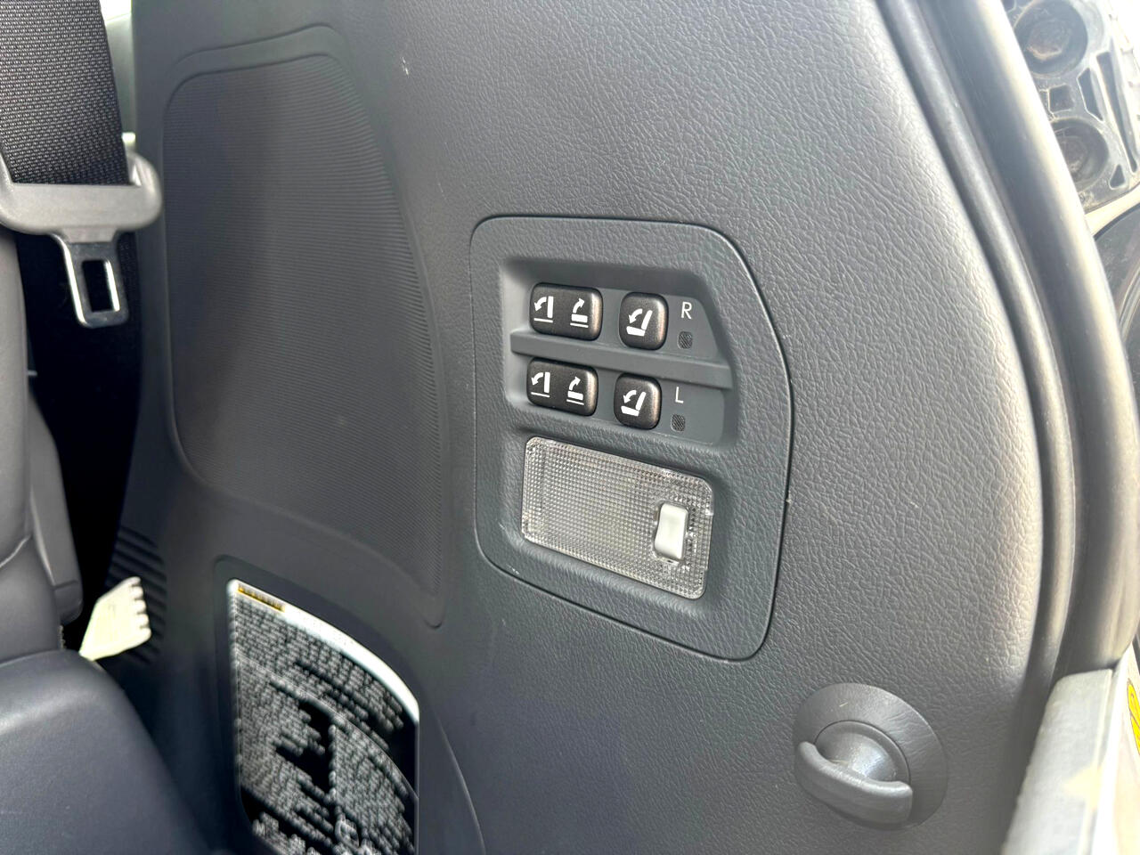 Lexus LX 570 Sport Utility 2010 Lexus LX 570 Sport Utility 2010