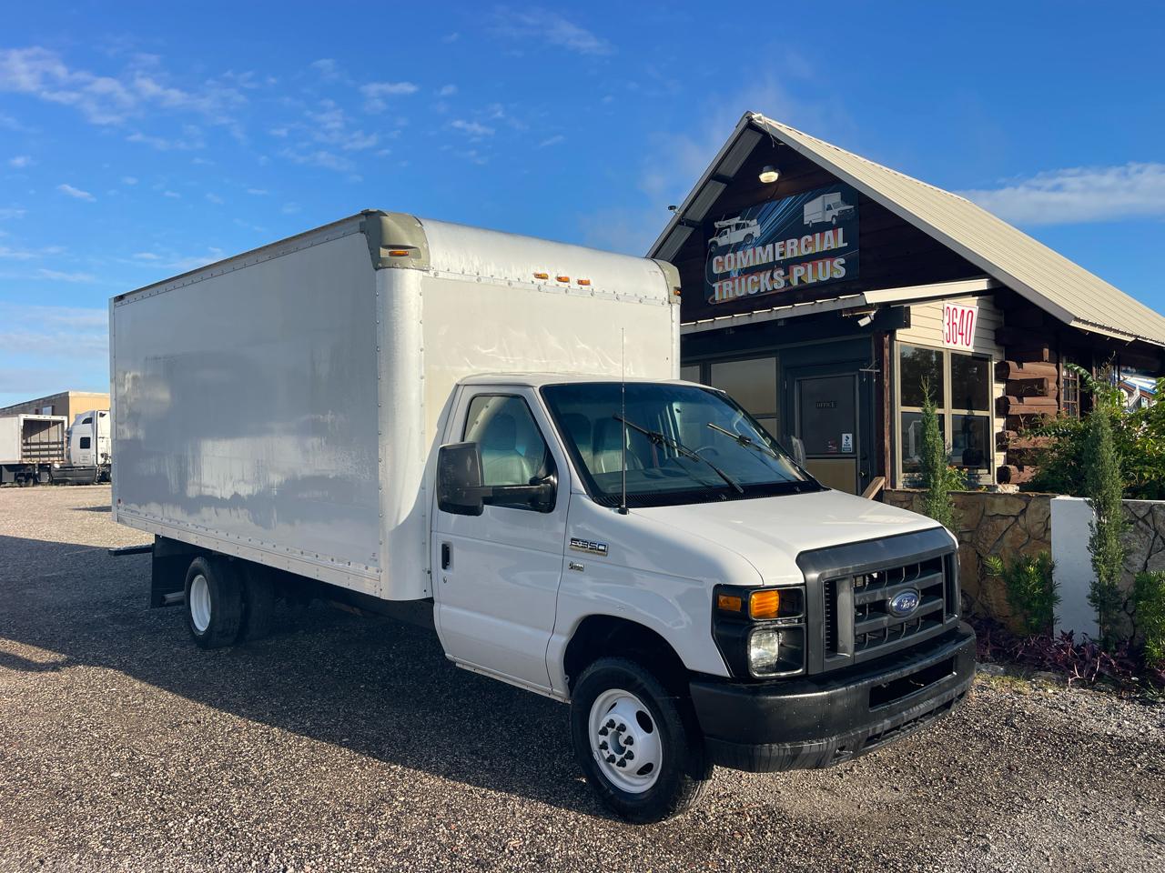2017 Ford E-Series Cutaway 16' Box-Loading ramp!