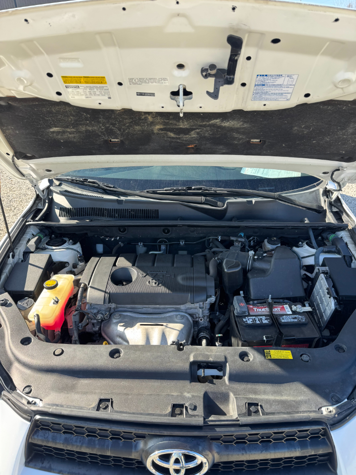 Toyota RAV4 Base I4 4WD 2011