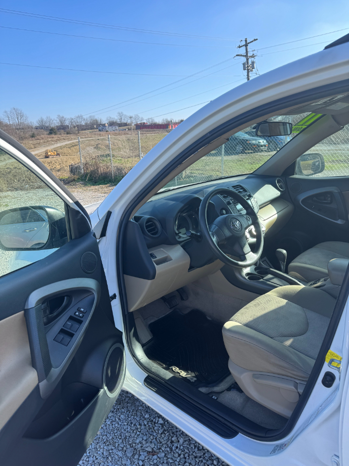 Toyota RAV4 Base I4 4WD 2011