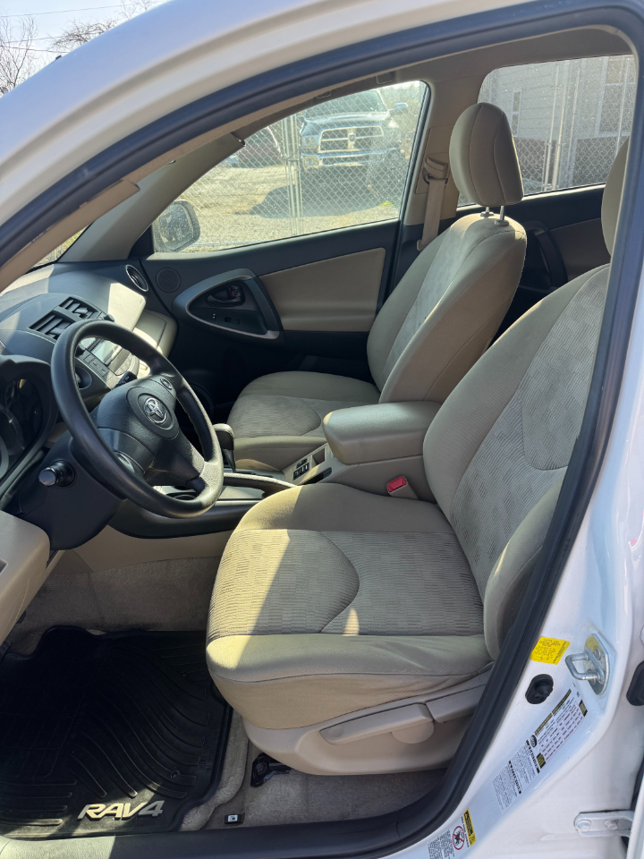 Toyota RAV4 Base I4 4WD 2011