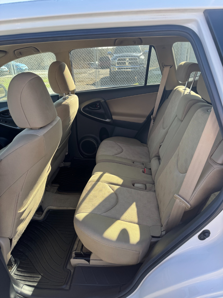 Toyota RAV4 Base I4 4WD 2011