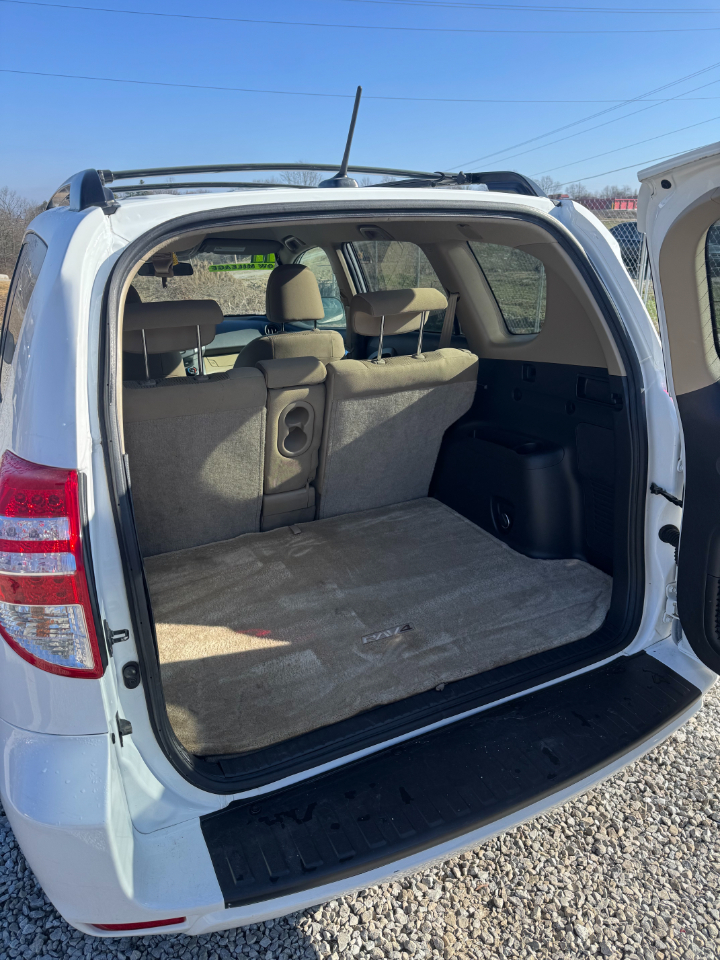 Toyota RAV4 Base I4 4WD 2011