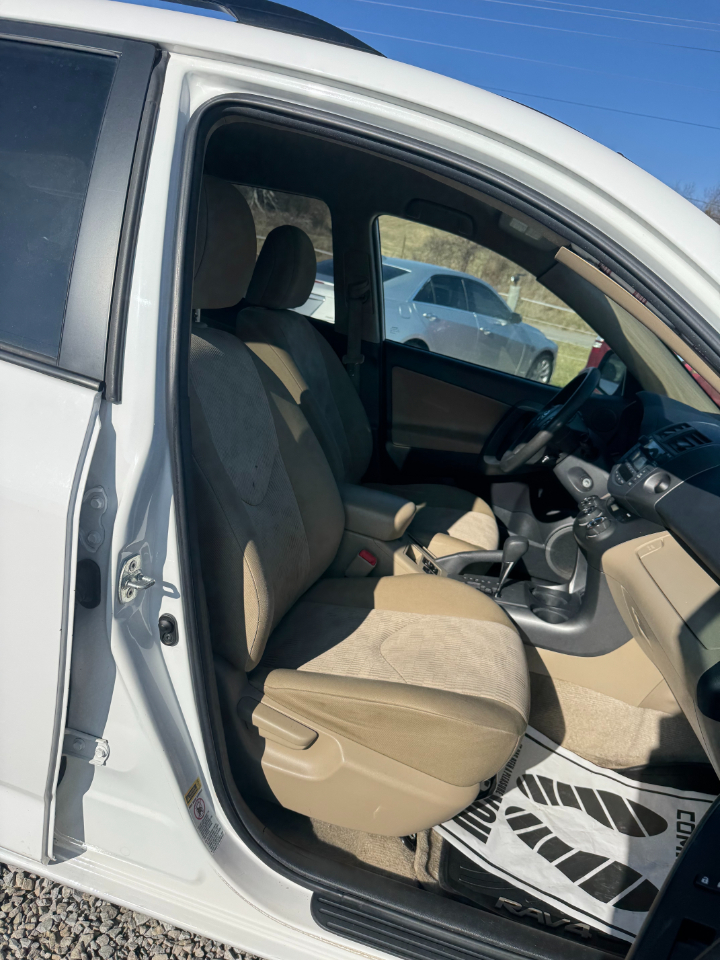 Toyota RAV4 Base I4 4WD 2011