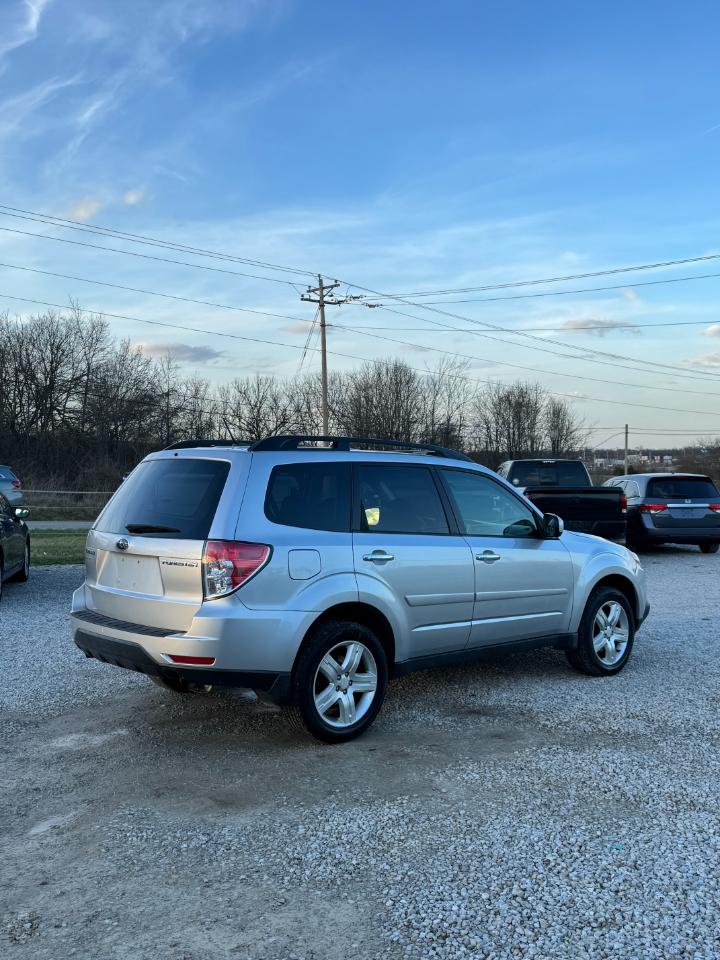 Subaru Forester 2.5X Premium 2011