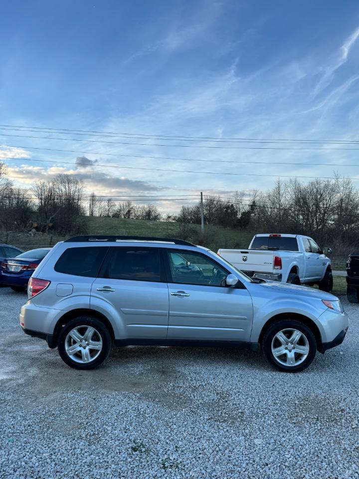 Subaru Forester 2.5X Premium 2011