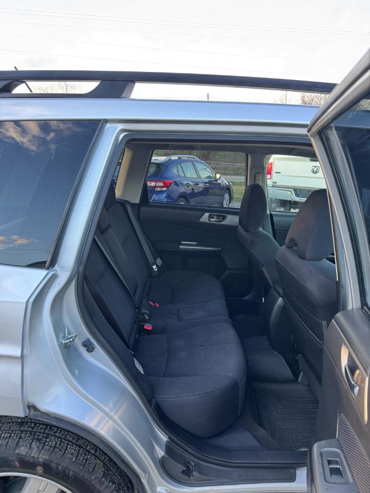 Subaru Forester 2.5X Premium 2011