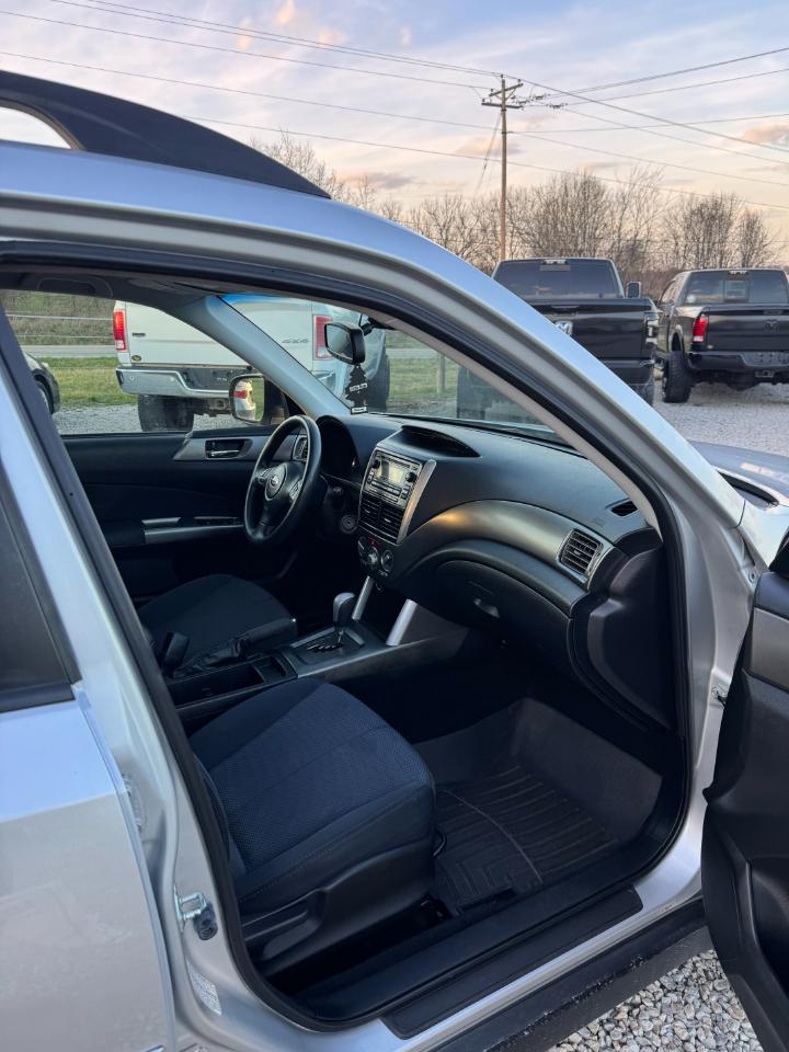 Subaru Forester 2.5X Premium 2011