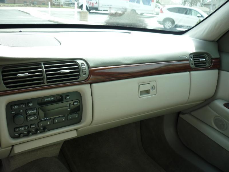 Cadillac DeVille 4dr Sedan 1999