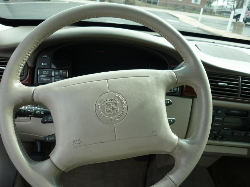 Cadillac DeVille 4dr Sedan 1999