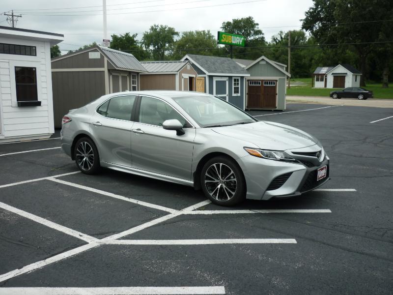 2020 Toyota Camry SE - Photo 6