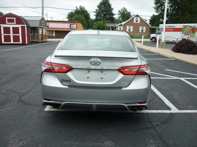 2020 Toyota Camry SE - Photo 8