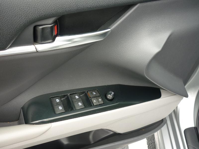 2020 Toyota Camry SE - Photo 16